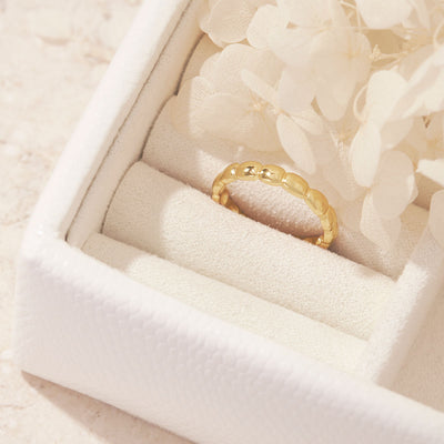Eternal Embrace Ring Gold