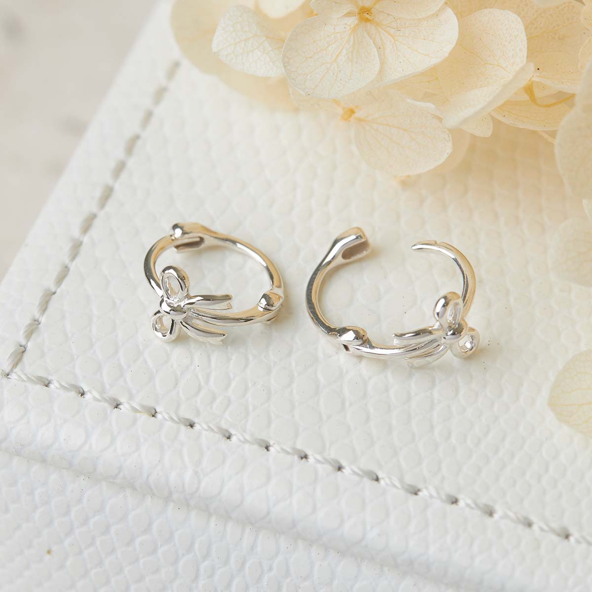 Simple Bow Huggie