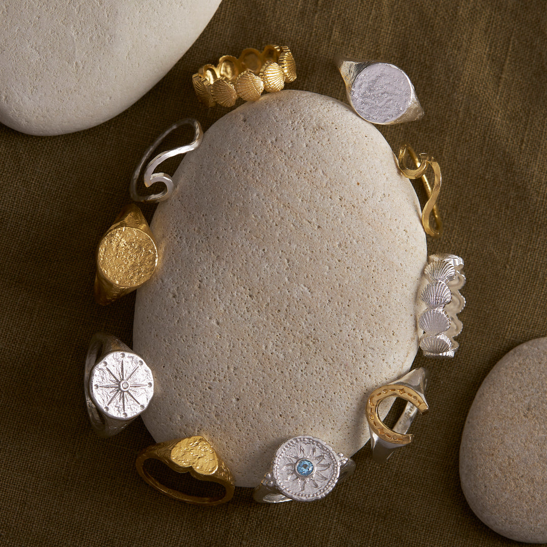 Textured Wave Ring Gold