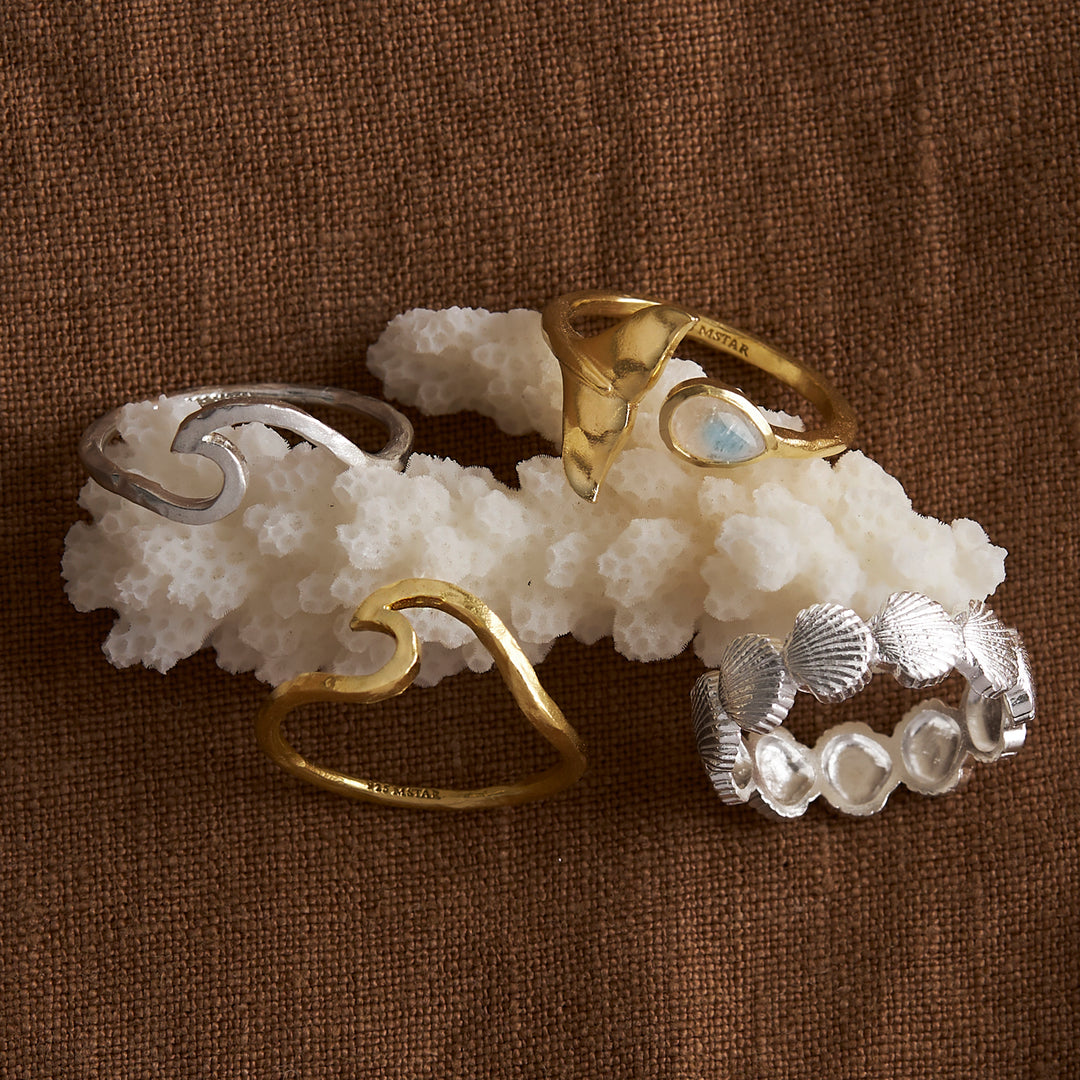 Textured Wave Ring Gold