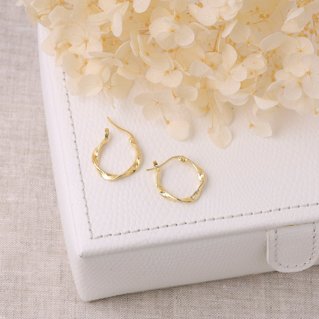 Willow Hoops Gold