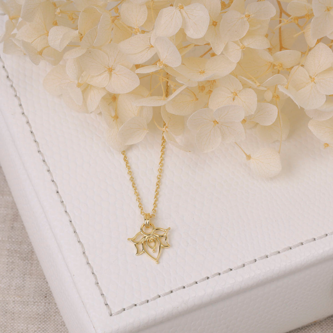 Dainty Lotus Necklace Gold