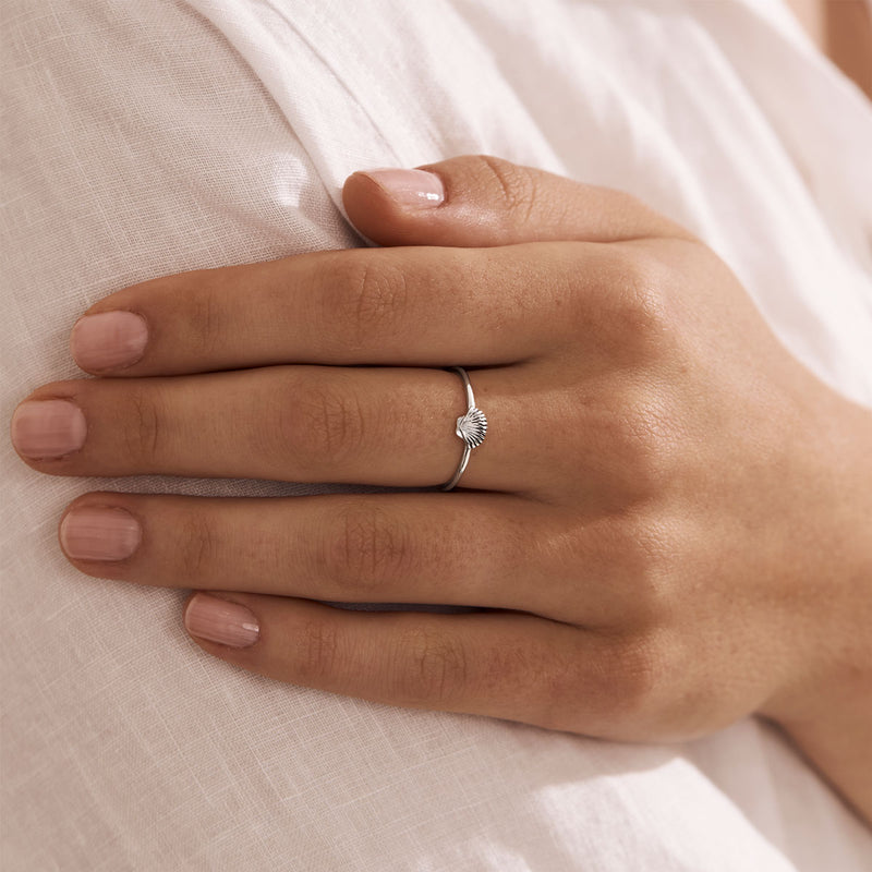 Dainty Seashell Ring