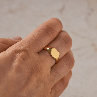 Amore Signet Ring Gold