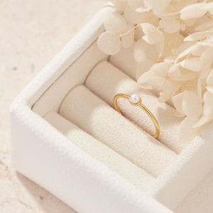 Delicate Pearl Ring Gold