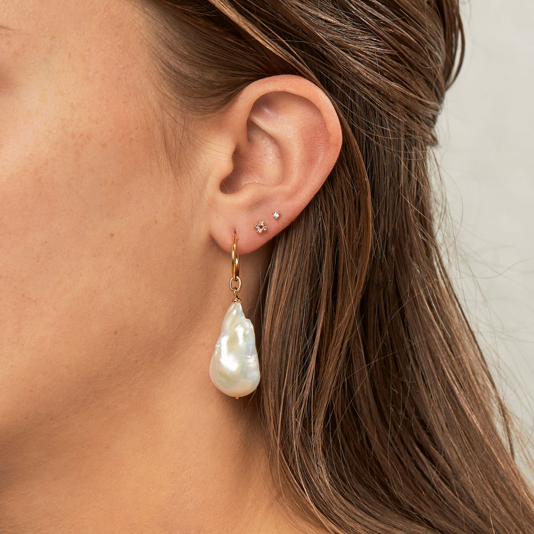 Aphrodite Pearl Charm Gold