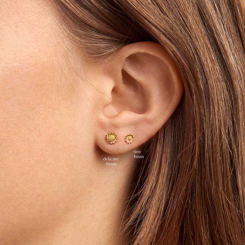 Delicate Sunflower Studs Gold