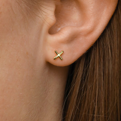 Midsummer Star Earrings Gold Baby Kiss Studs